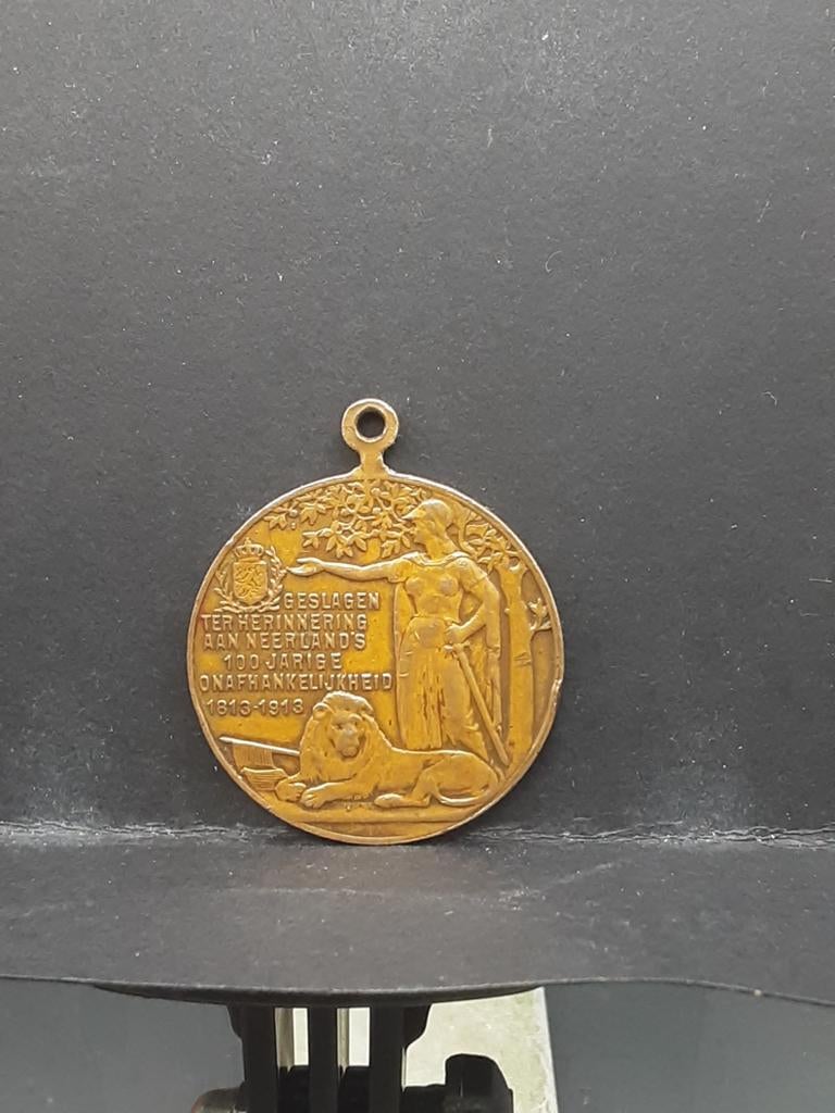 Medaille 100 jaar onafhankelijk 1813-1913, Postzegels en Munten, Ophalen of Verzenden, Overige materialen, Nederland
