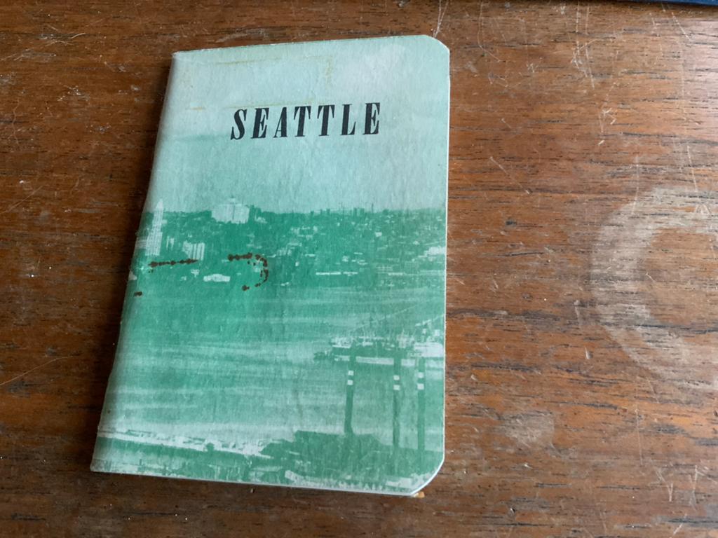 Vintage Seattle Handboek 1944, Boeken, Reisgidsen, Overige typen, Ophalen of Verzenden, Noord-Amerika, Gelezen