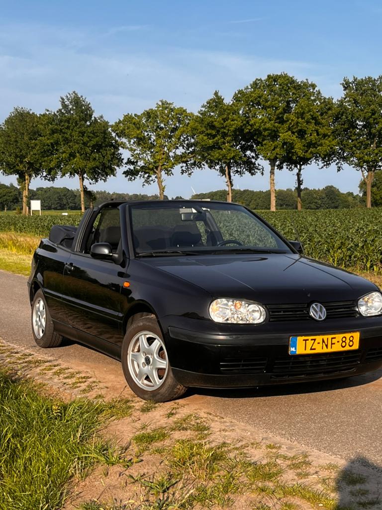 Volkswagen Golf 1.8 Cabriolet 66KW 1998 Zwart, Auto's, Stof, Zwart, 4 cilinders, Cabriolet