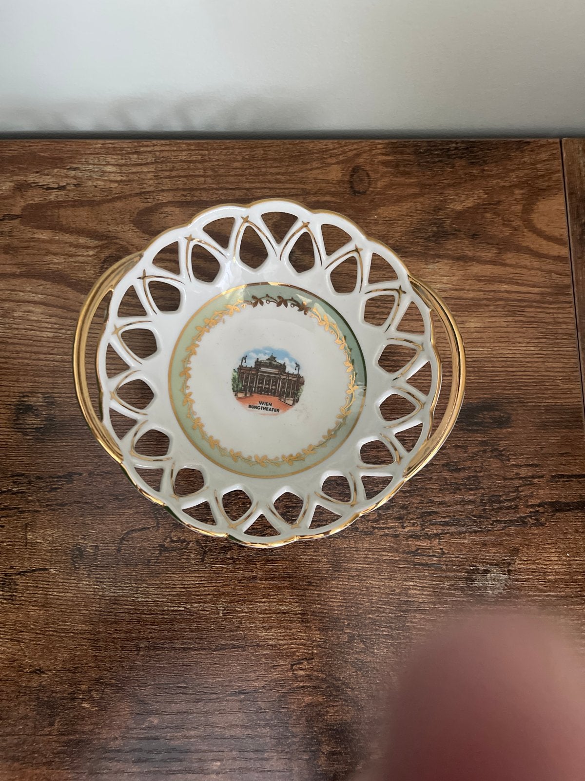 Decoratief schaaltje met Weense bezienswaardigheid, Ophalen