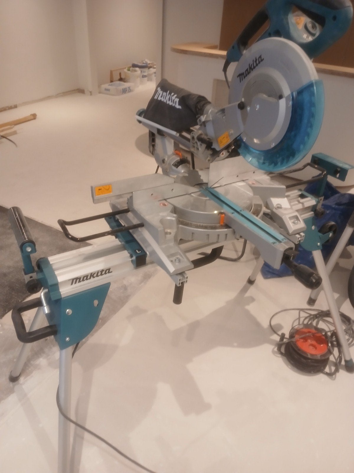 Makita LS1018L Afkortzaag met Onderstel, 70 mm of meer, Ophalen of Verzenden, Zo goed als nieuw, Makita