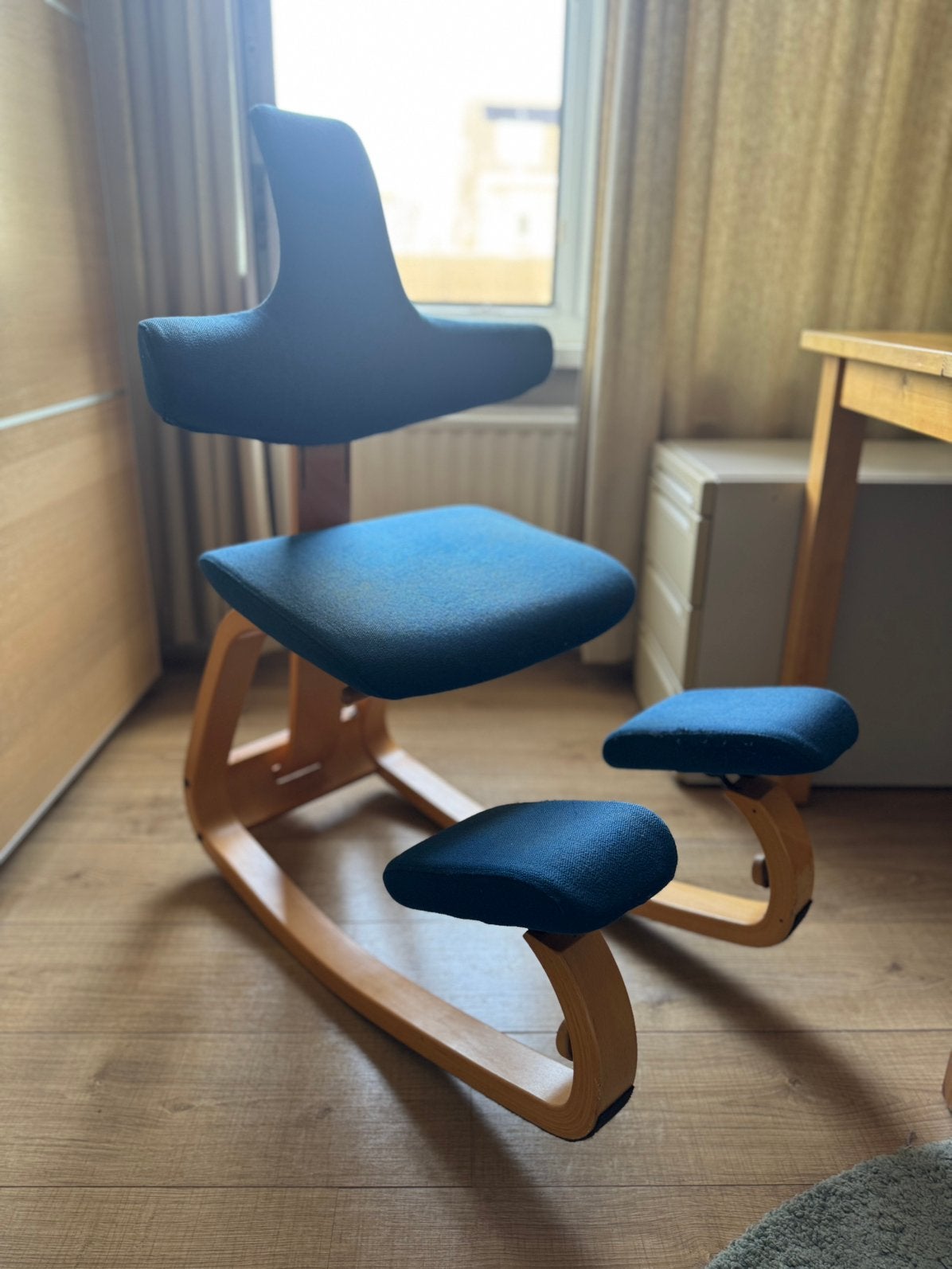 Varier Thatsit Ergonomsiche bureaustoel, Huis en Inrichting, Gebruikt, Blauw, Ophalen of Verzenden, Bureaustoel