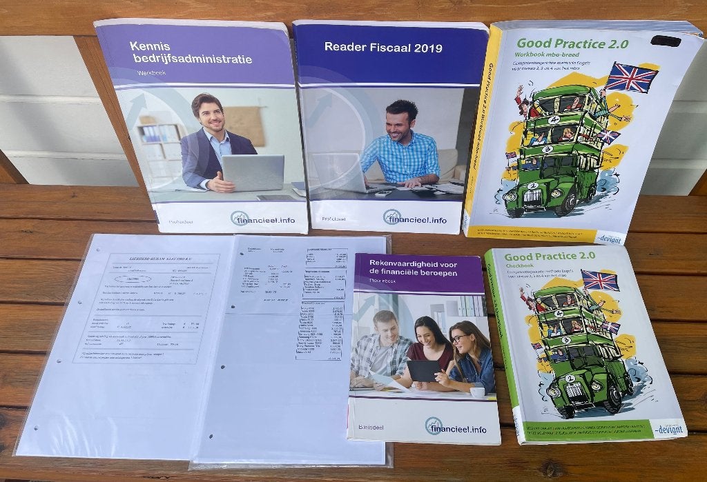 Schoolboeken MBO bedrijfsadministratie reader fiscaal Engels, Boeken, Ophalen of Verzenden, Zo goed als nieuw, Overige niveaus