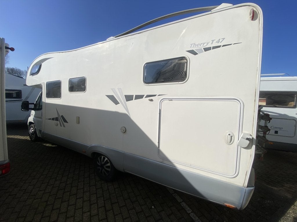 Giottiline Therry 47 T Enkelle bedden dak Airco, Caravans en Kamperen, Campers, Overige merken, Chemisch toilet, Startonderbreker