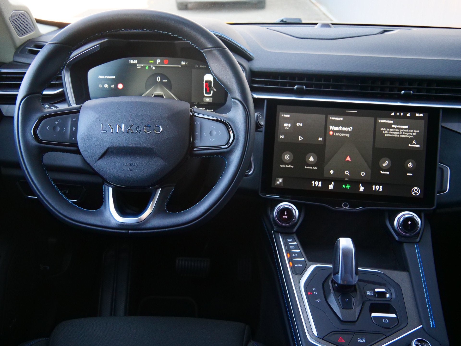 Lynk & Co 01 1.5 Plugin Hybrid 261pk Automaat Apple Carplay, Stof, 1800 kg, Zwart, Plug-in hybride