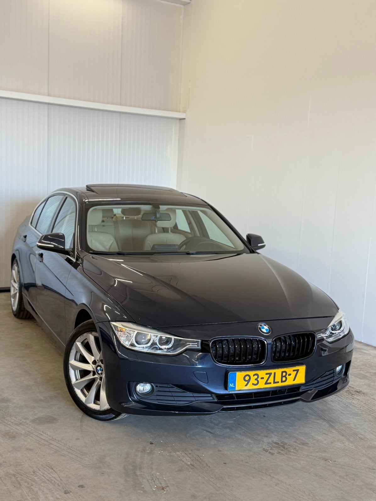 BMW 3-Serie 320i | Schuifdak | Navi | Leder | Xenon!, Auto's, Achterwielaandrijving, Beige, 4 cilinders, Handgeschakeld