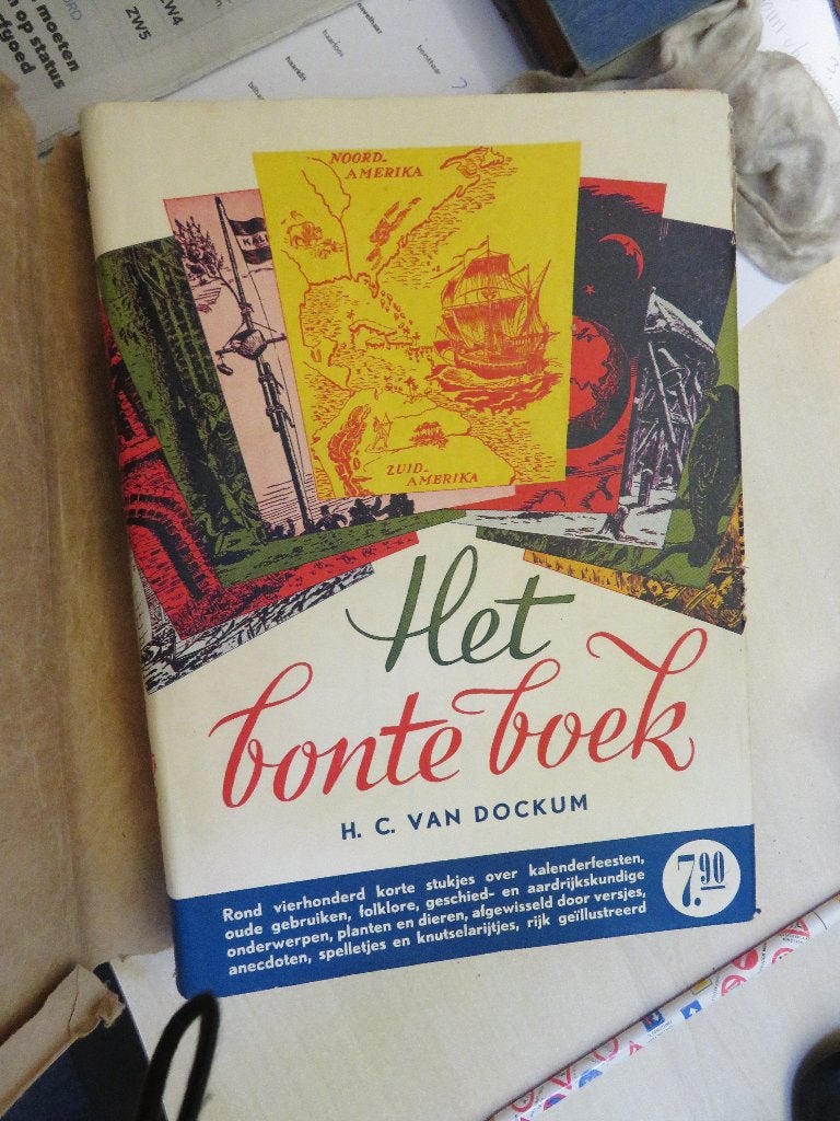 Het bonte boek 1948 spelletjes, anekdotes, folklore, versjes, Antiek en Kunst, Antiek | Boeken en Bijbels, Verzenden
