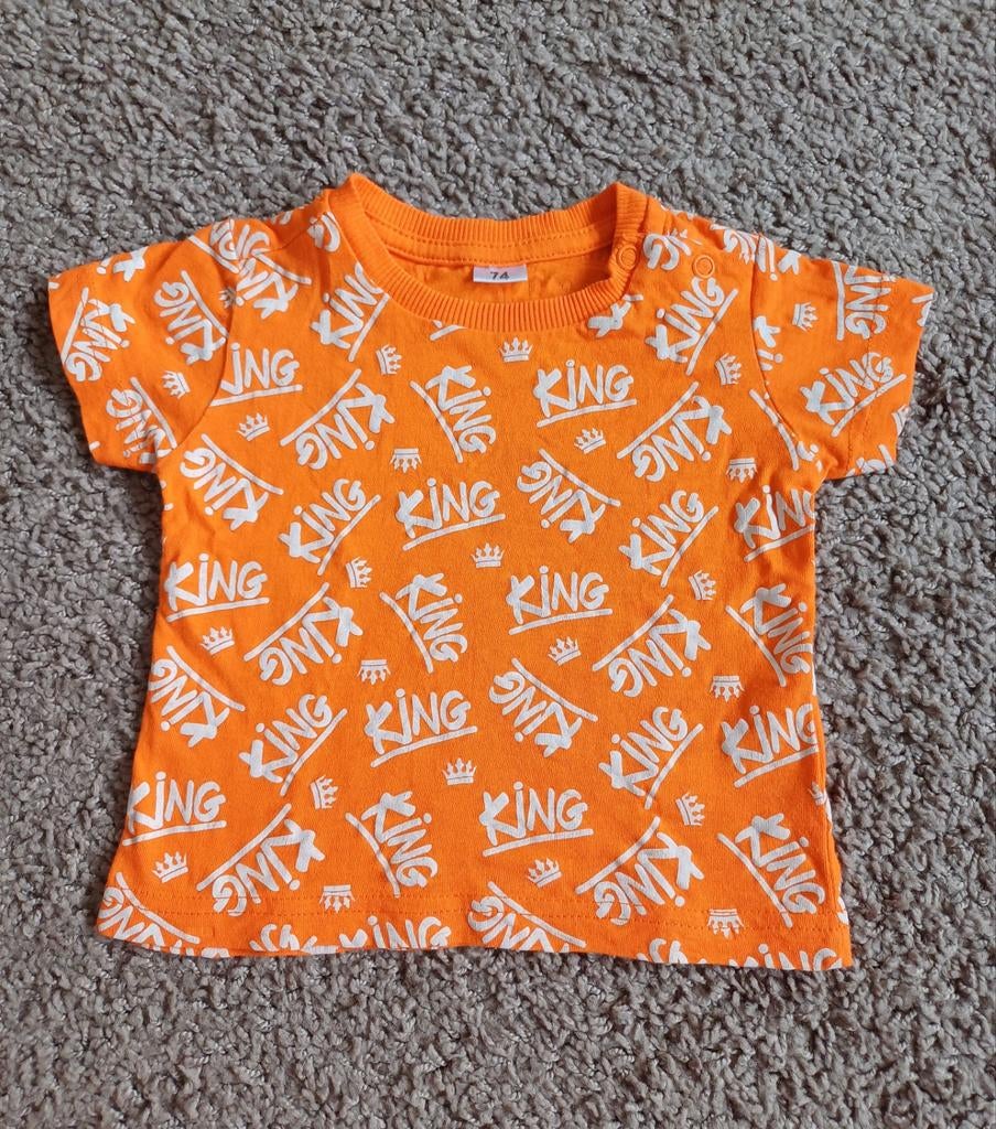 Oranje t-shirt met witte letters KING maat 74, Kinderen en Baby's, Babykleding | Maat 74, Ophalen of Verzenden, Zo goed als nieuw