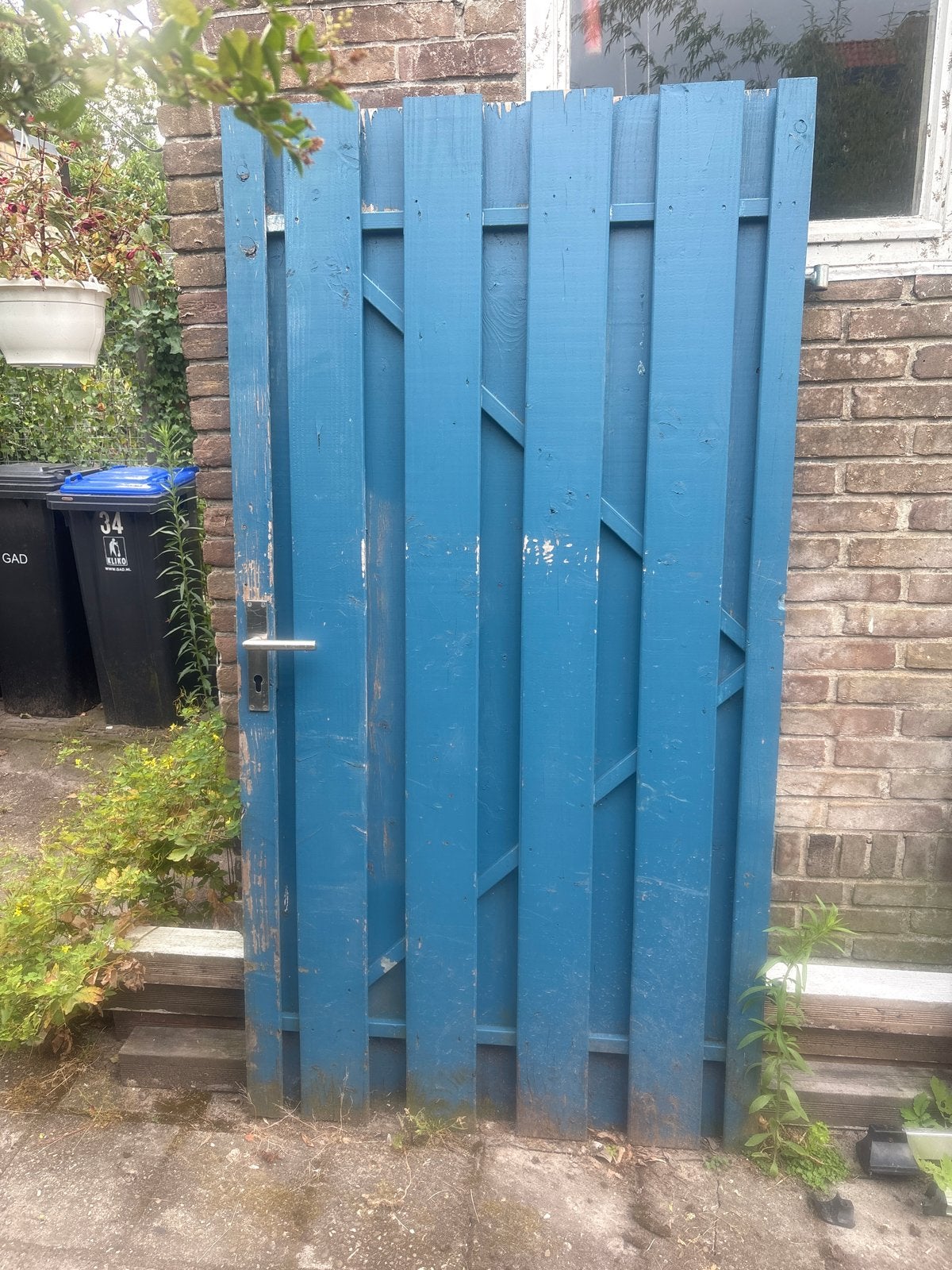 Blauwe houten poort met klink en slot, Tuin en Terras, Tuinpoorten, Gebruikt, 100 tot 150 cm, Ophalen of Verzenden, Looppoort