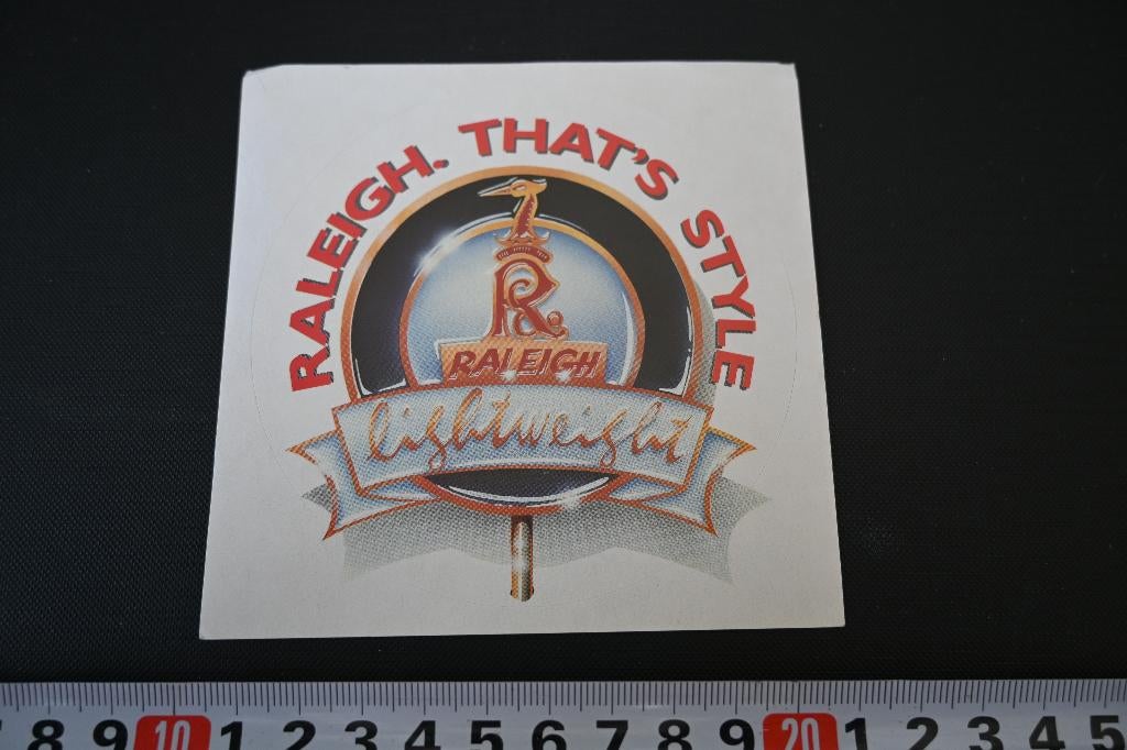sticker fiets logo RALEIGH that's style - lightweight *, Verzamelen, Stickers, Ophalen, Zo goed als nieuw