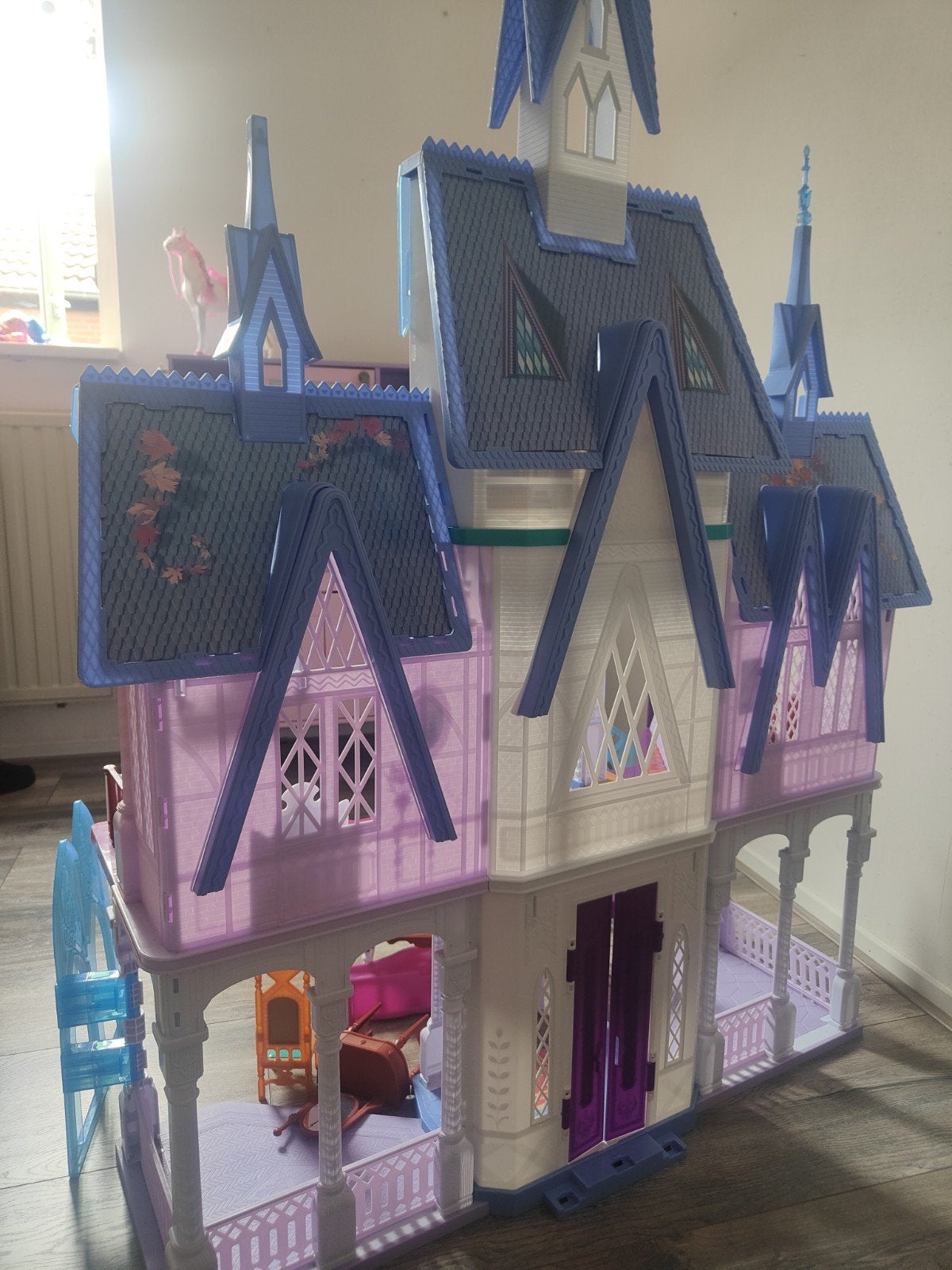 Frozen kasteel, Kinderen en Baby's, Speelgoed | Poppenhuizen, Ophalen, Gebruikt, Poppenhuis
