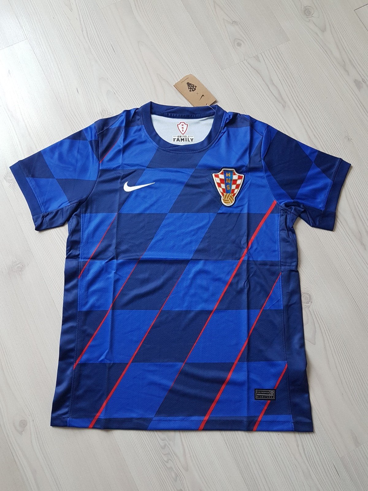 Kroatië heren voetbalshirt in size large, Ophalen of Verzenden, Zo goed als nieuw, Shirt
