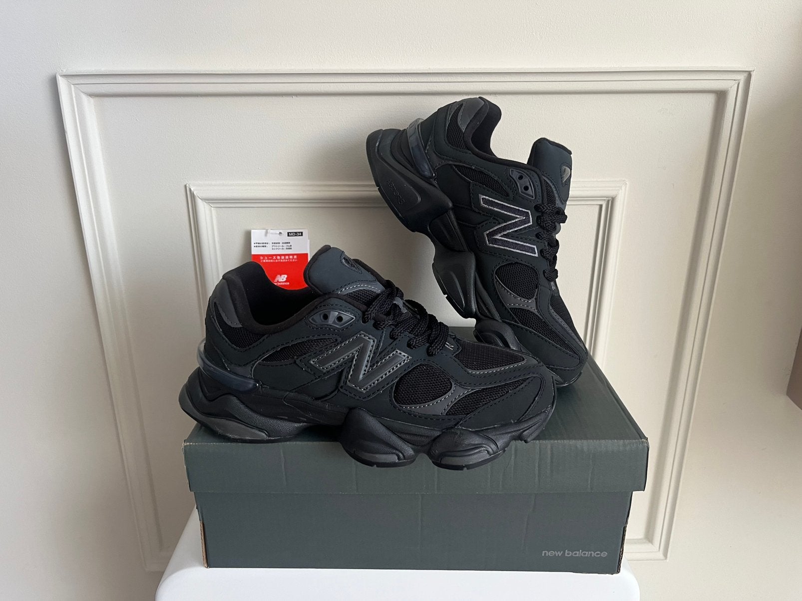 New balance triple black 9060, Ophalen of Verzenden, Zo goed als nieuw, Zwart