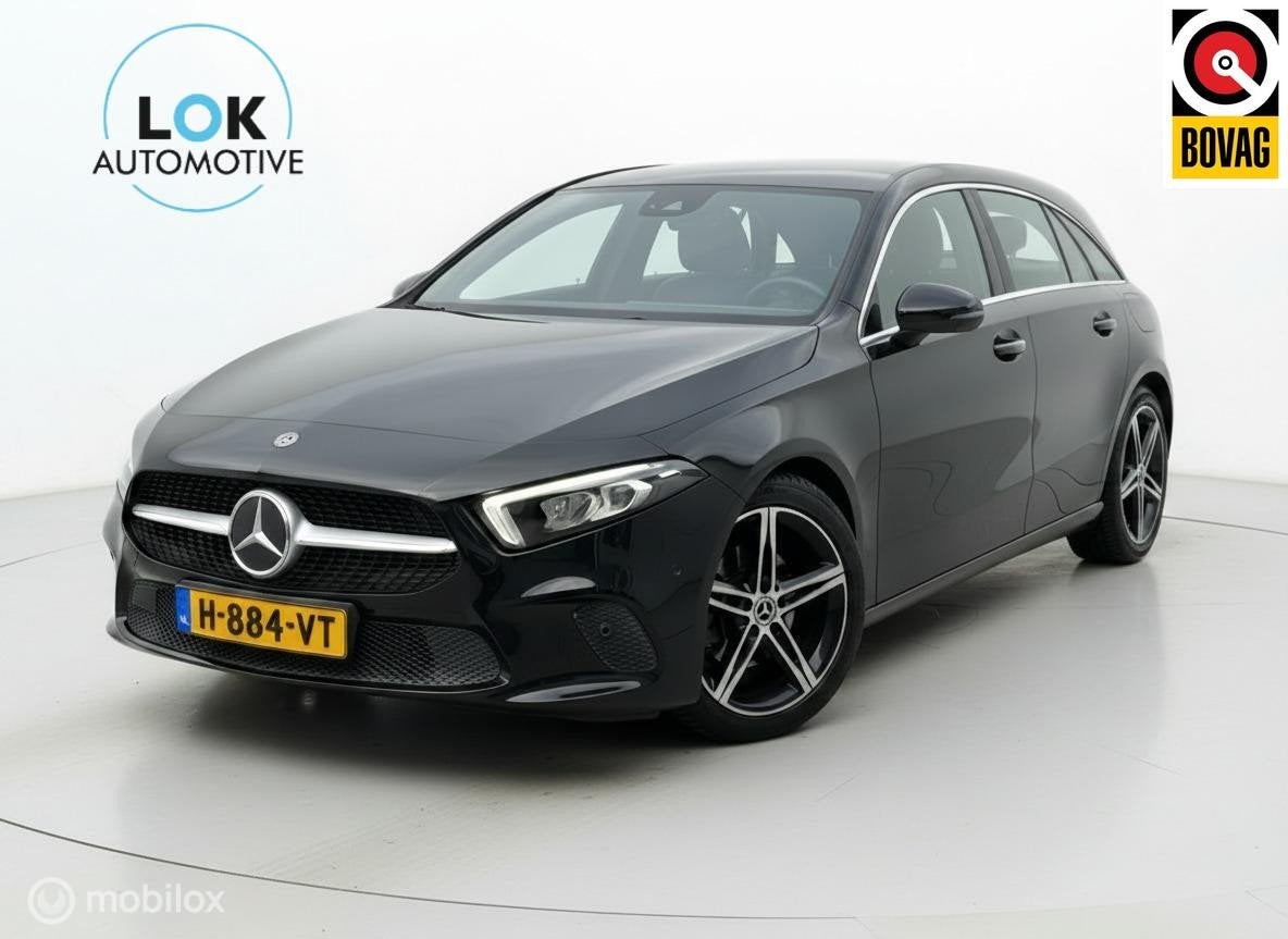Mercedes A-klasse 180 Business Solution AMG|CAMERA|LED|STOEL, Auto's, 136 pk, Gebruikt, 4 cilinders, Alcantara