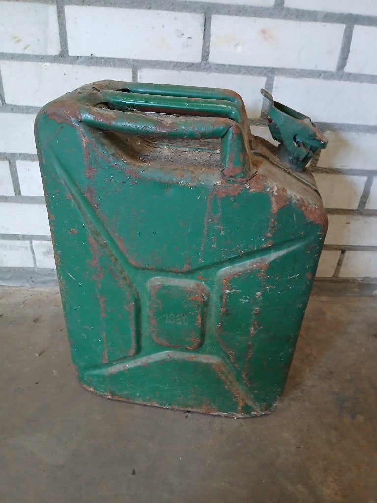 Metalen jerrycan, Ophalen, Gebruikt