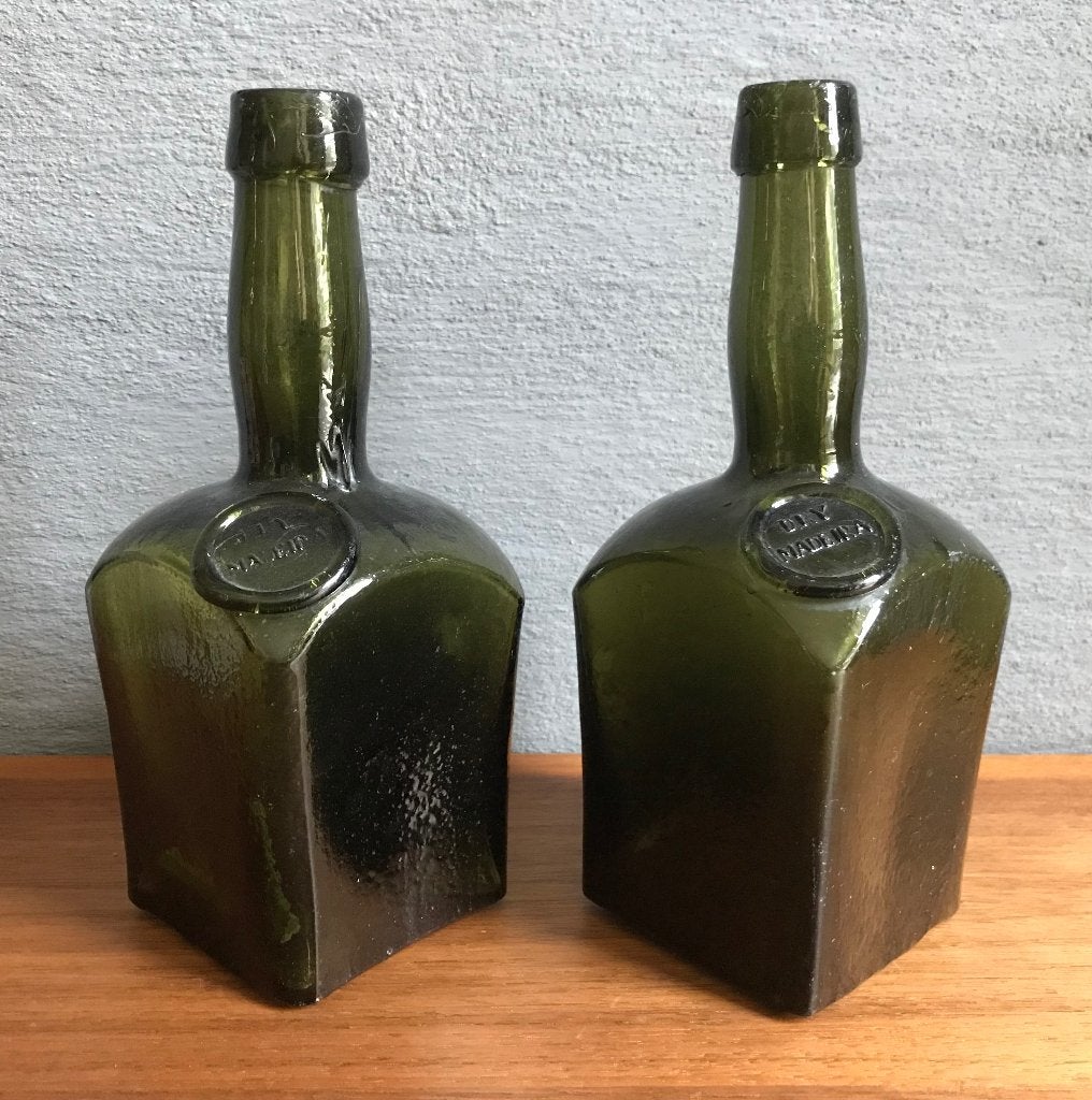 Fles. Dry Madeira.Bodemvondst., Antiek en Kunst, Ophalen of Verzenden