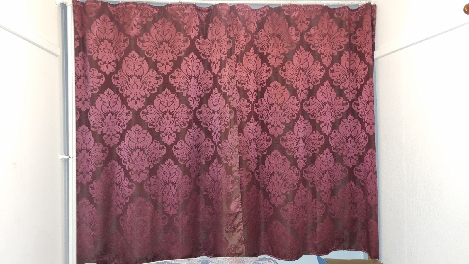 Elegante bordeauxrode gordijnen, Huis en Inrichting, Stoffering | Gordijnen en Lamellen, Gebruikt, Overige merken, Met haken, Ophalen of Verzenden