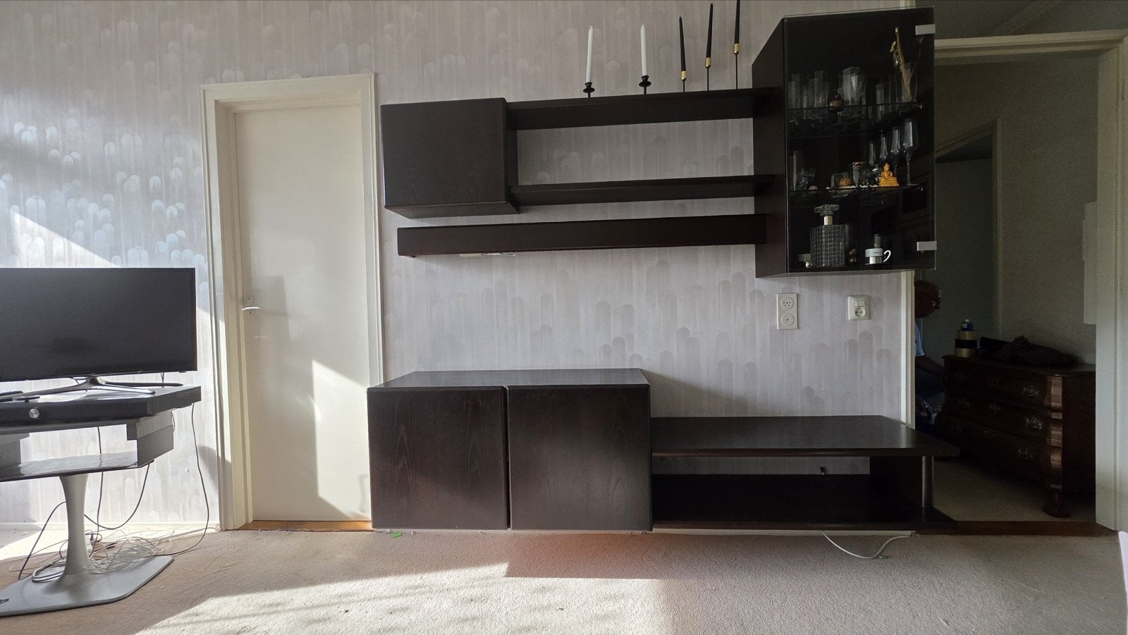 Banzbord, Donkerbruine wandmeubelset met vitrinekast,planken, Ophalen