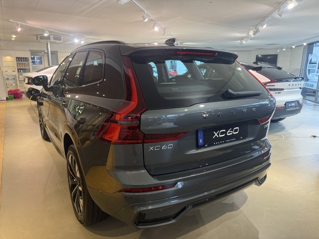 Volvo XC60 T6 AWD Plus Dark | DEMO | Head-up display | 360-c, Auto's, Volvo, Gebruikt, 4 cilinders, 24 maanden, XC60