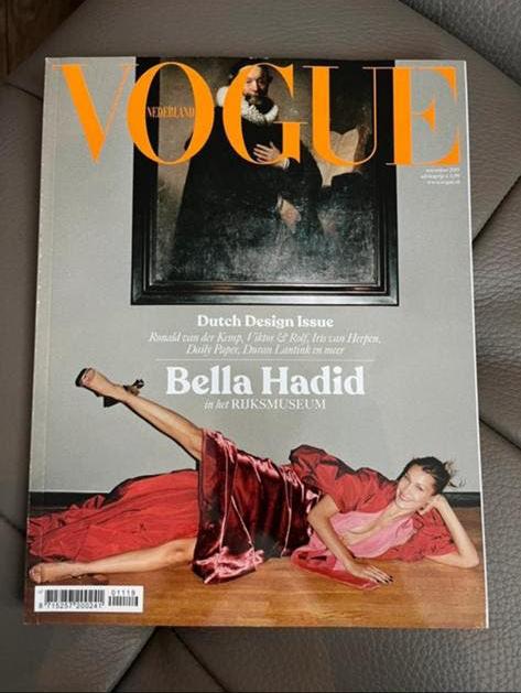 Vogue nl Bella Hadid in rijksmuseum Dutch design issue Rare!, Boeken, Mode, Ophalen of Verzenden, Zo goed als nieuw, Mode algemeen