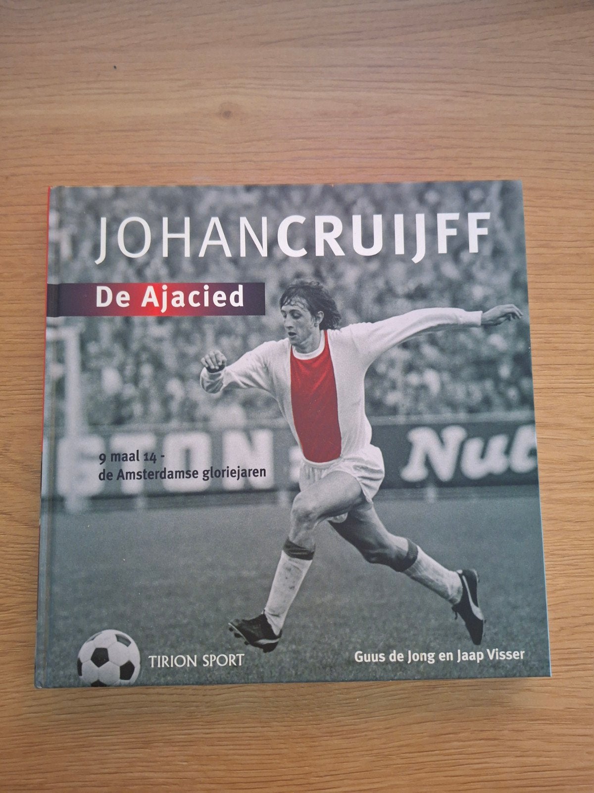 J. Visser - Johan Cruijff - De Ajacied, Boeken, Zo goed als nieuw, Sport, J. Visser; G. de Jong, Ophalen of Verzenden