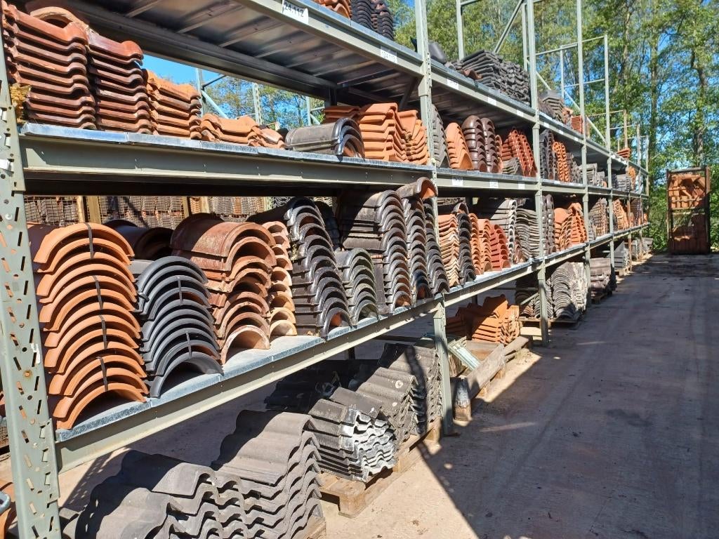 Nokpannen en gevelpannen, diverse merken en types