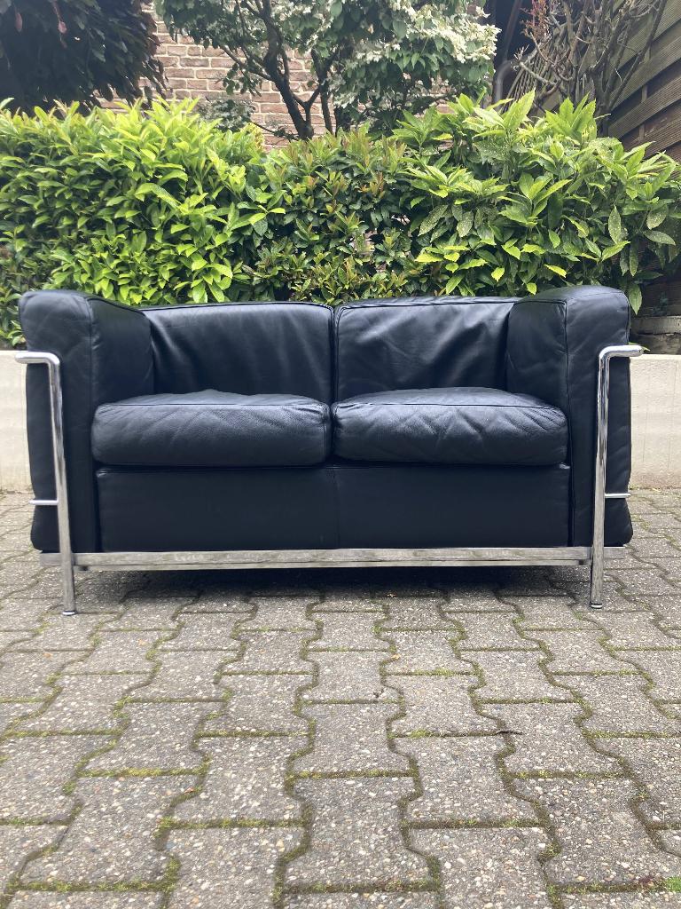 Vintage 80s Cassina LC2 sofa in good condition, Huis en Inrichting, Banken | Sofa's en Chaises Longues, Ophalen, Gebruikt, Minder dan 75 cm