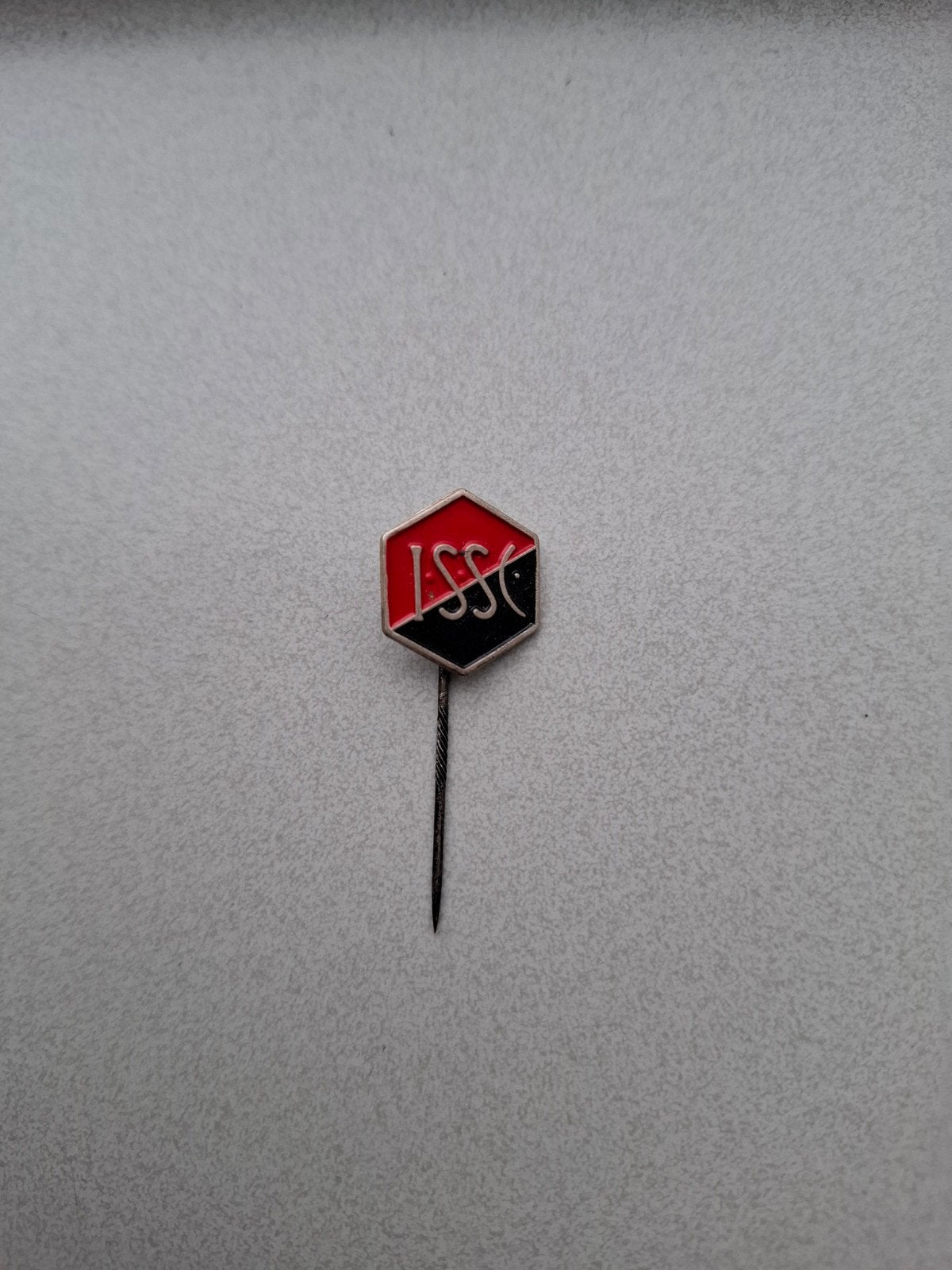 Vintage speldje pin prikker steekspeld Simmeringer SC, Verzamelen, Ophalen of Verzenden