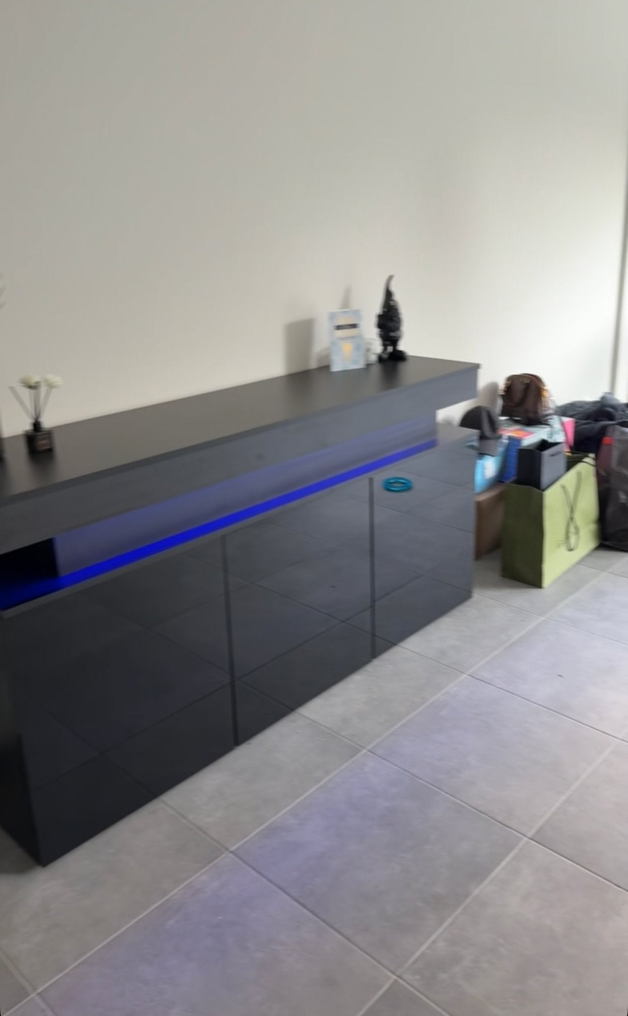 Modern dressoir met LED-verlichting - Zwart hoogglans, Ophalen, Overige materialen, 150 tot 200 cm, Zo goed als nieuw