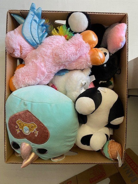 Grote doos vol knuffels, diverse soorten en maten, Overige merken, Overige karakters, Overige typen, Ophalen of Verzenden