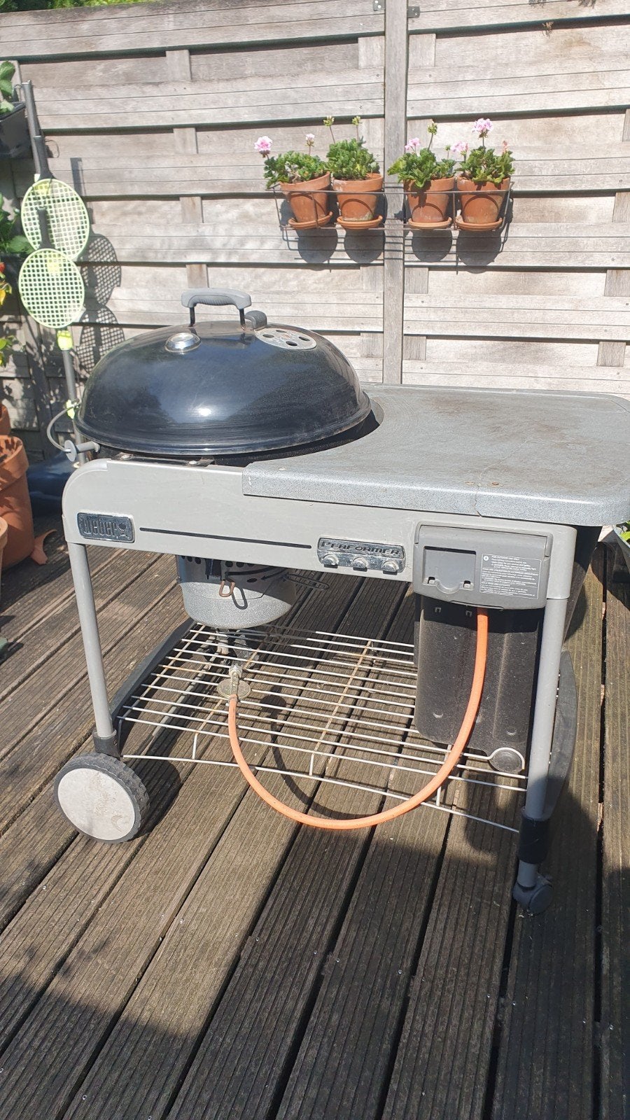 Weber BBQ op gas en kolen met werkblad, Ophalen of Verzenden, Gebruikt, Weber
