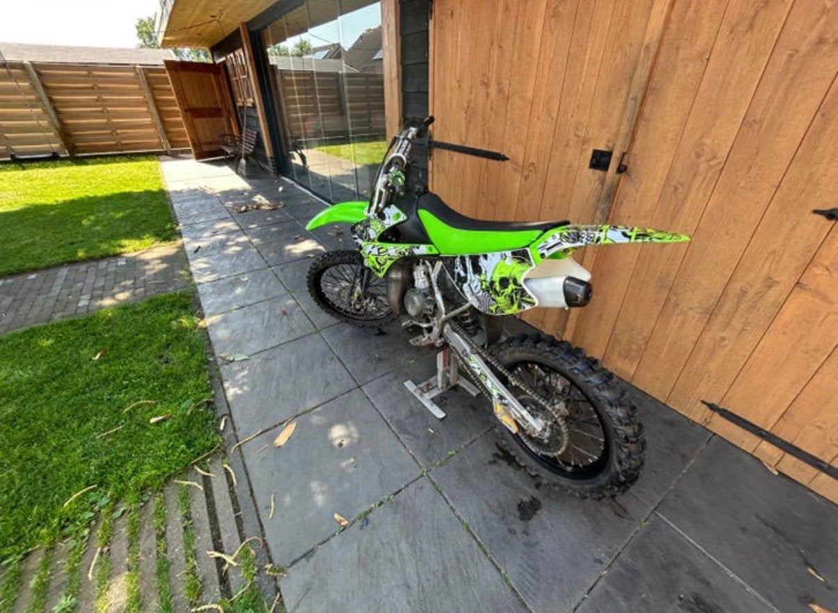 Kawasaki 100cc, Fietsen en Brommers, Ophalen of Verzenden, Zo goed als nieuw, 100 cc, Overige typen