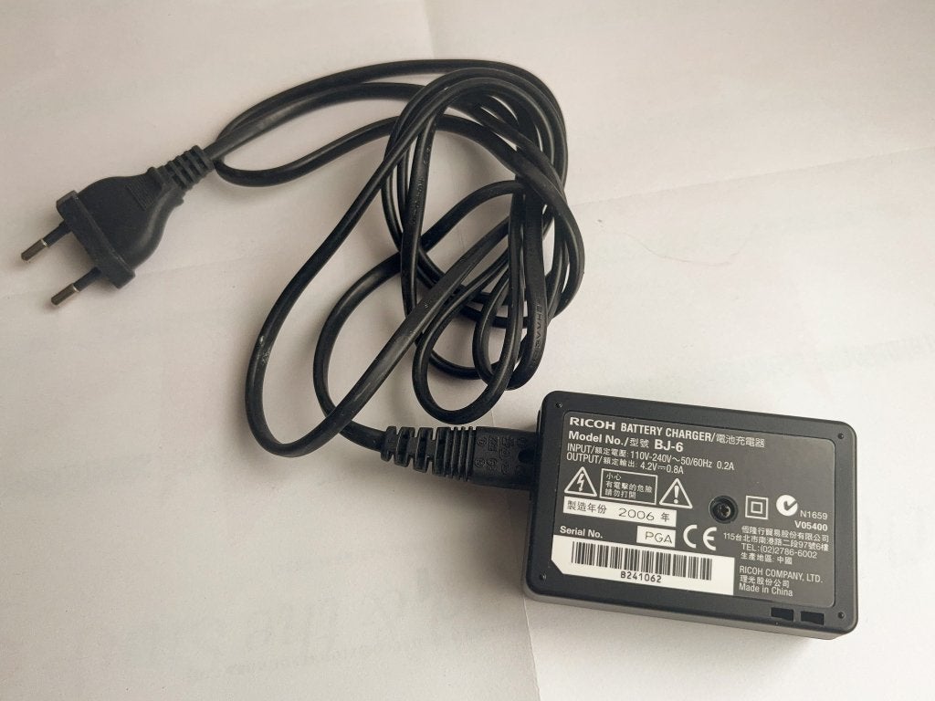 Ricoh accu lader / Model BJ-6 / origineel, Acculader, Overige merken, Ophalen of Verzenden, Zo goed als nieuw