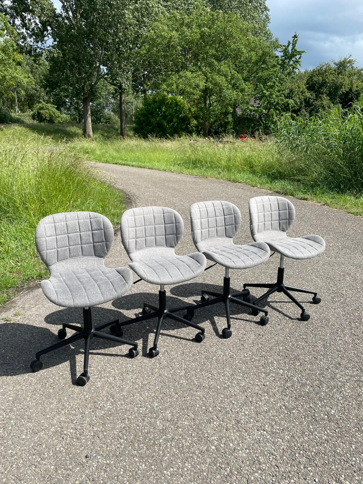 4x Zuiver OMG Bureaustoel Grijs – Design Stoelen – Set van 4, Huis en Inrichting, Stoelen, Zo goed als nieuw, Vier, Stof, Grijs