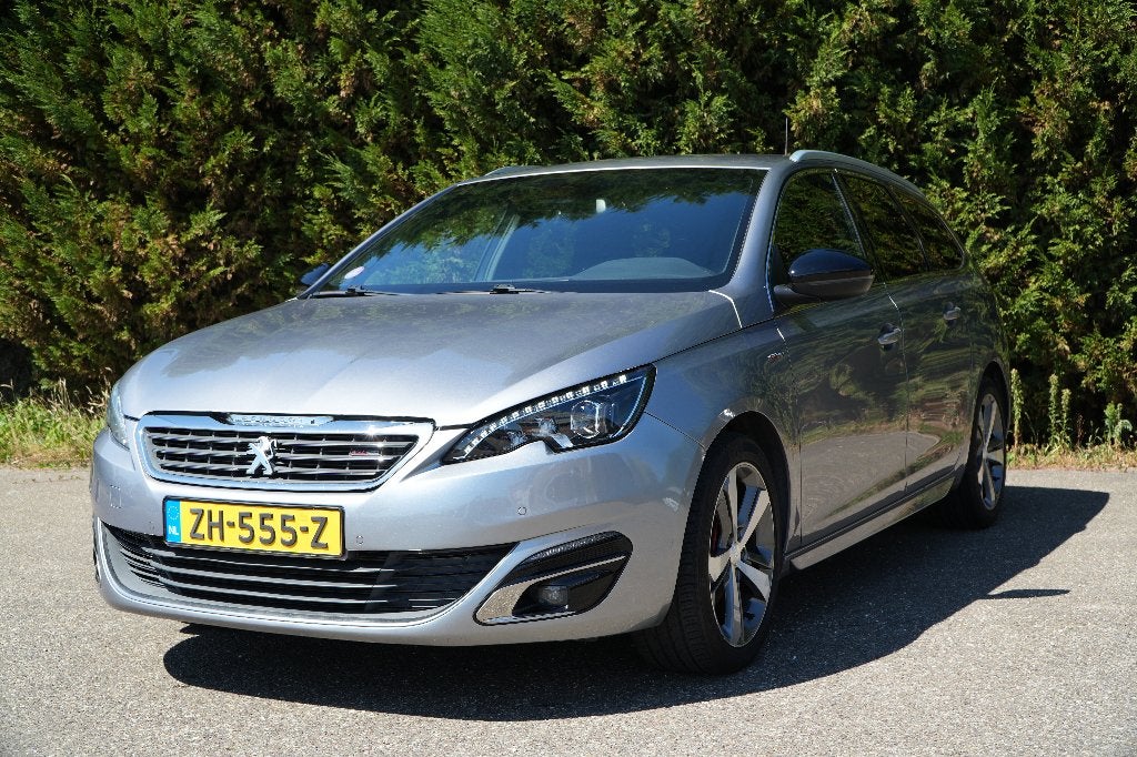 Peugeot 308 GT 1.2 Puretech 130pk S&S 2015 Grijs, Auto's, Voorwielaandrijving, Euro 5, Parkeersensor, Zwart