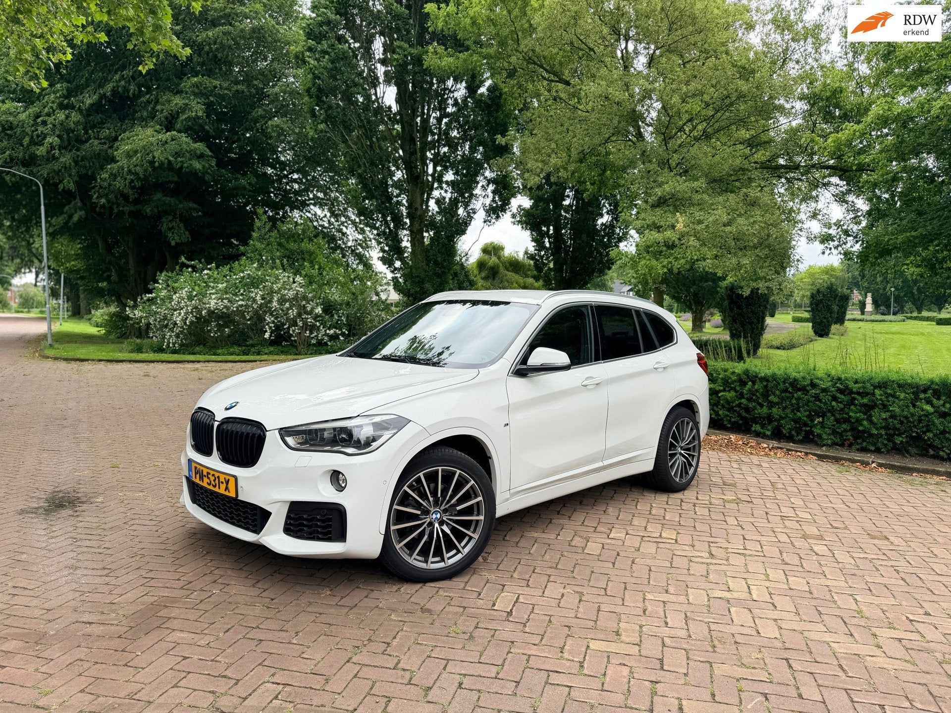 BMW X1 XDrive18d High Executive | Leer | Automaat | M Sport, Auto's, 4 cilinders, 150 pk, Wit, Leder