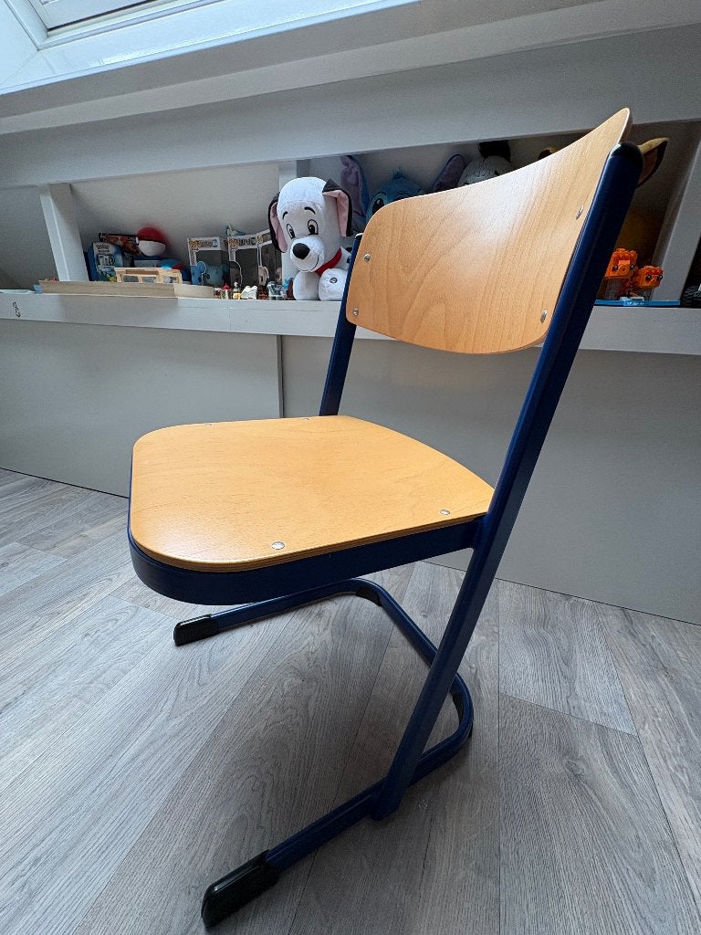 Schoolstoel zithoogte 42 cm, Ophalen, Gebruikt, Twee, Bruin