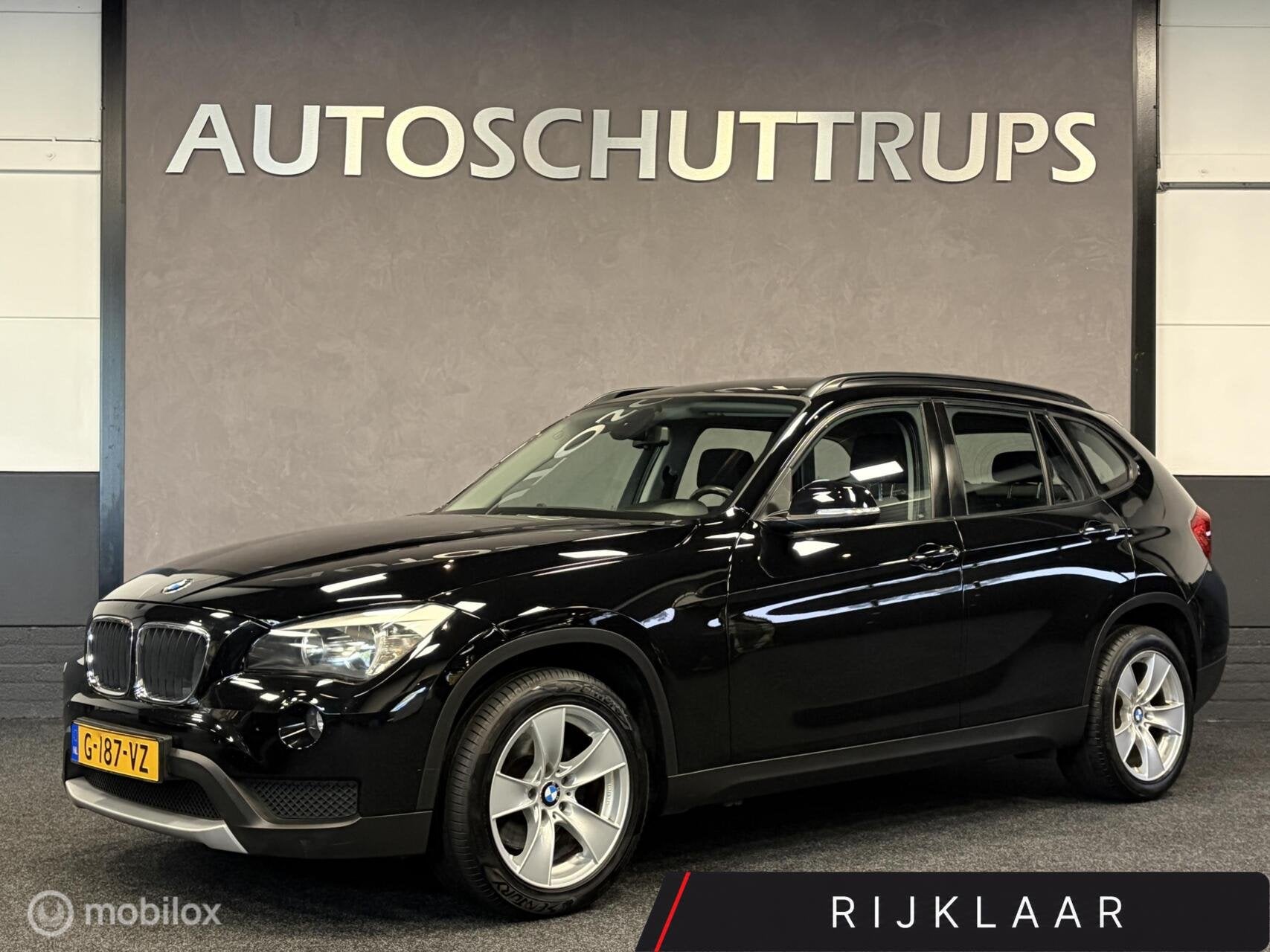 BMW X1 sDrive18i AUTOMAAT / CLIMA / CRUISE / STOELVERW / TR., Achterwielaandrijving, 4 cilinders, 150 pk, Zwart
