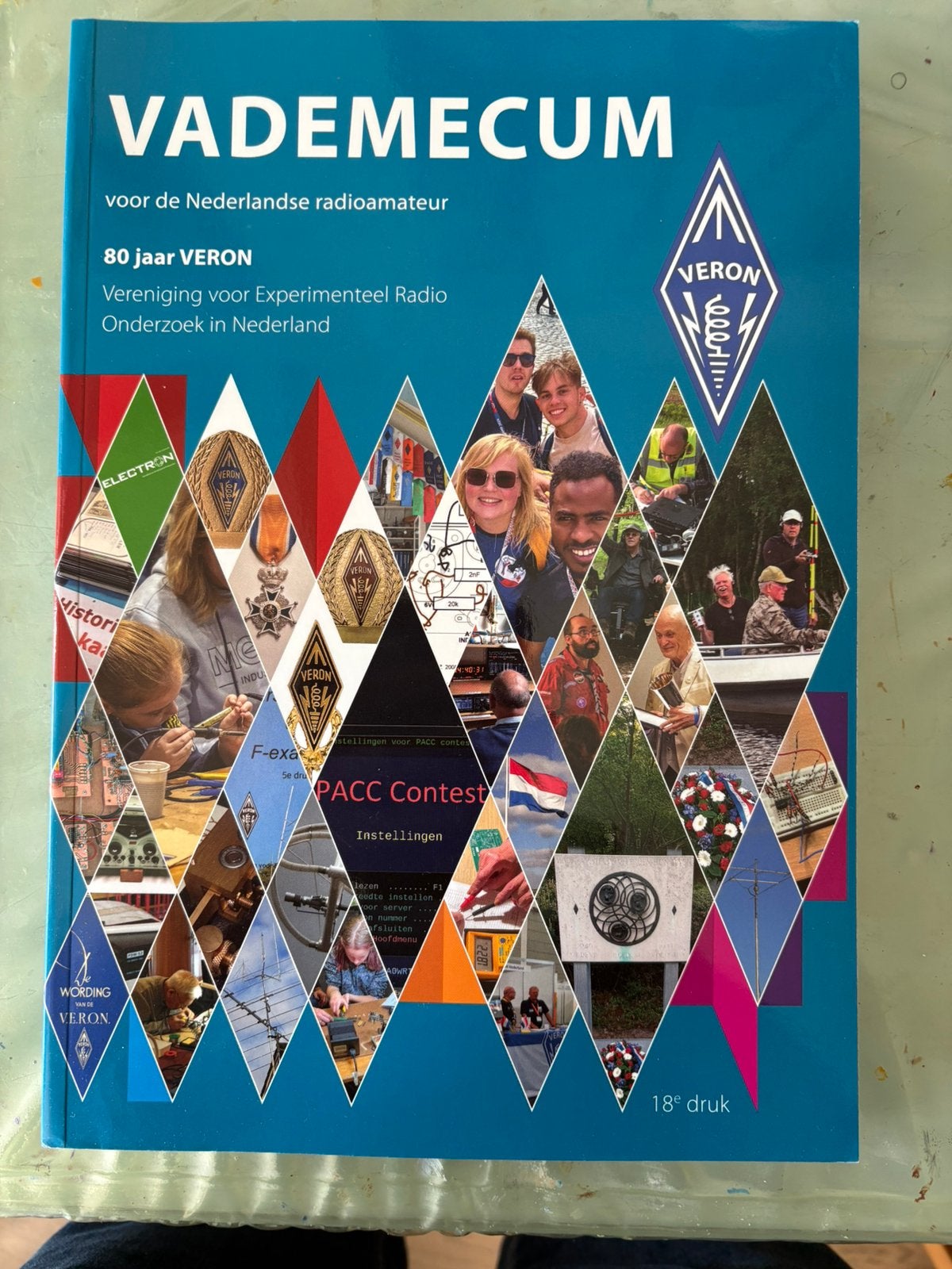 Nieuw Veron Vademecum A4 + Logboek radio-zendamateur, Telecommunicatie, Ophalen of Verzenden, Nieuw