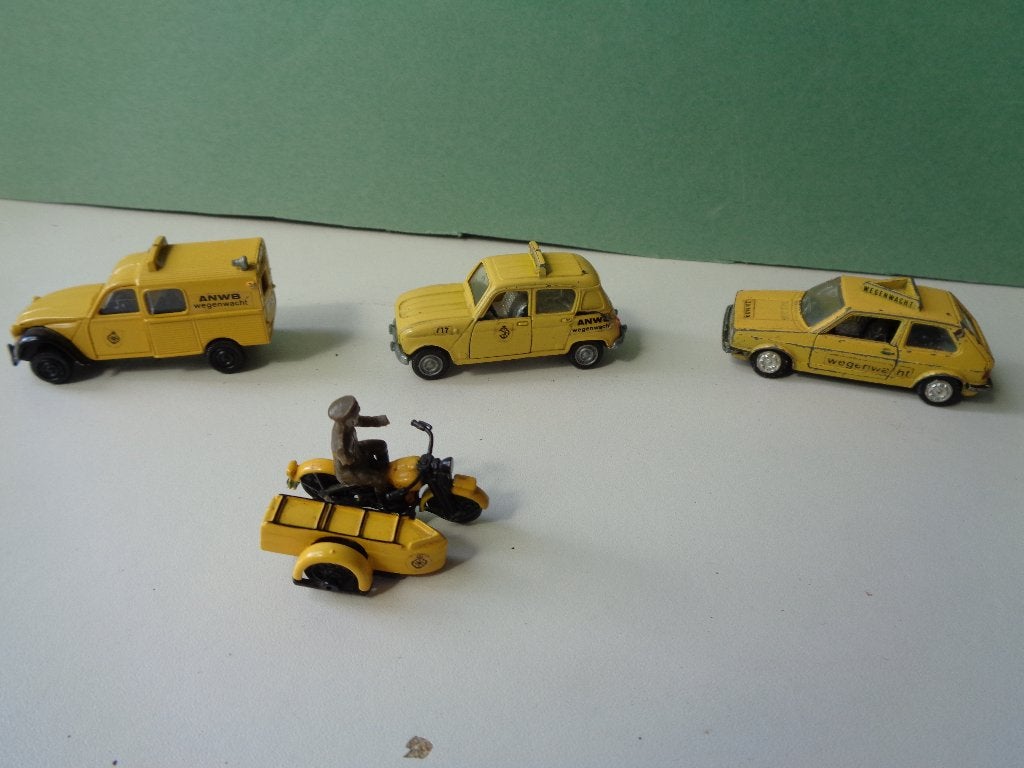4 Wegenwacht autotjes / motor met zijspan., Ophalen of Verzenden, Gebruikt, Motor
