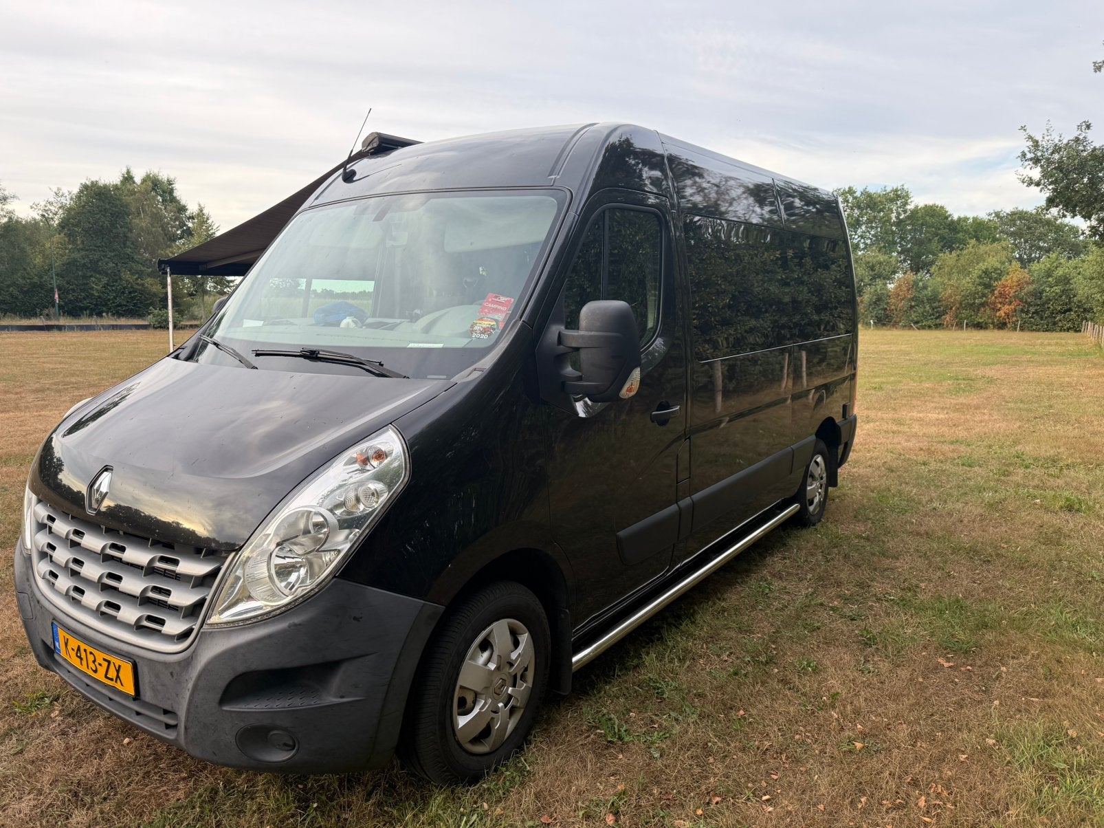 Renault Master camperbus 2011 airco, motorsport., Caravans en Kamperen, Overige merken, Buscamper of Camperbus, Tot en met 2, Particulier