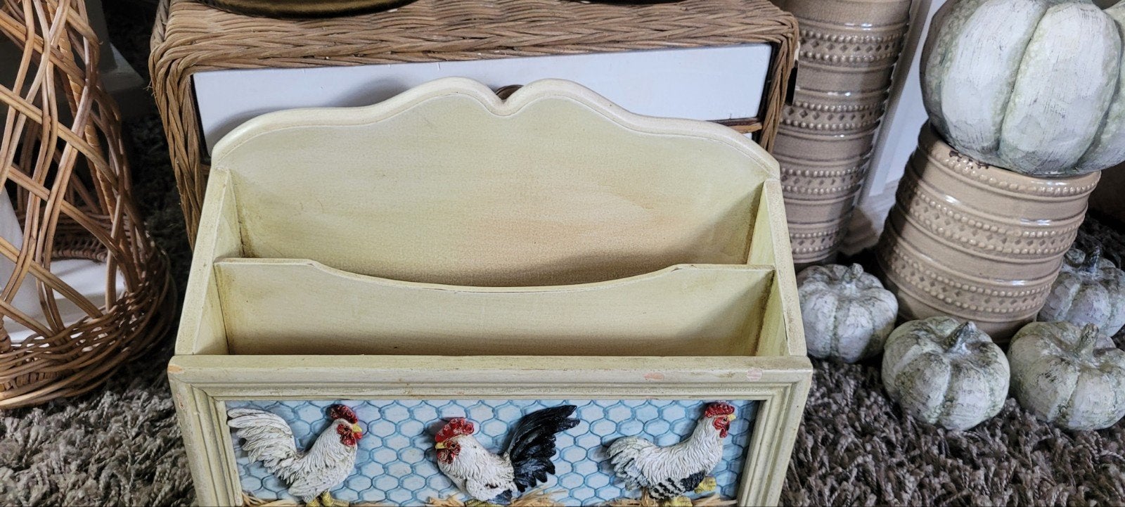 Sfeervolle landelijke Brieven/ post houder met Hanen/ kippen, Hout, Gebruikt, Beige, Ophalen of Verzenden