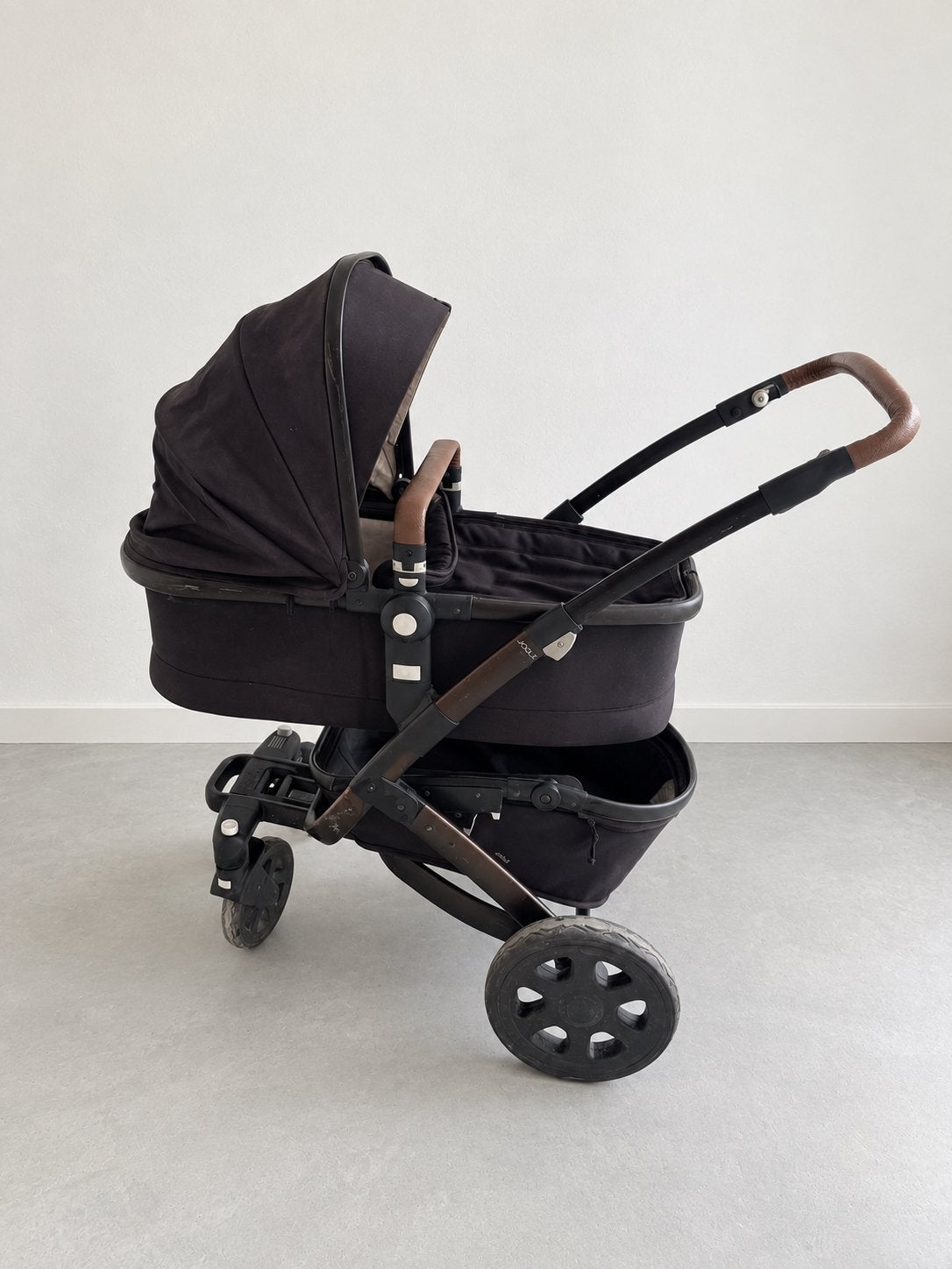 Joolz Geo Kinderwagen - Zwart met bruine accenten, Kinderen en Baby's, Ophalen of Verzenden, Gebruikt, Kinderwagen, Overige merken