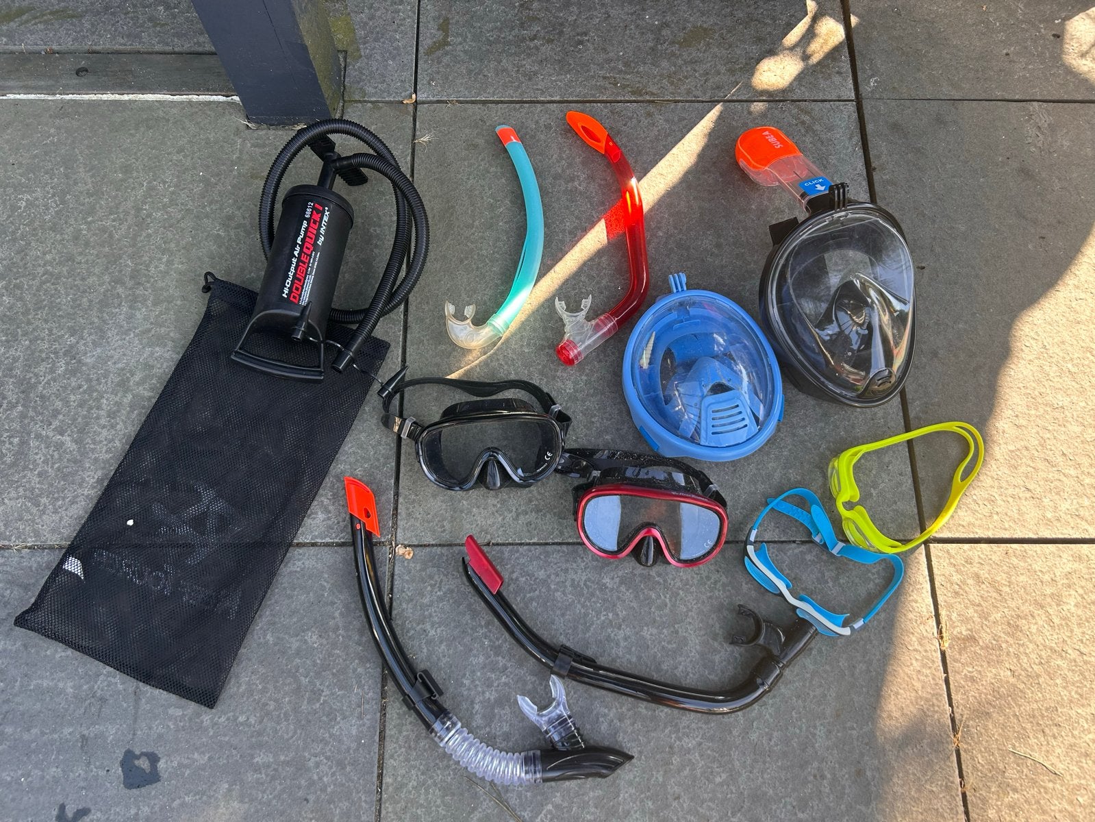 Zwemspullen: Zwembrillen, snorkels en pomp, Verzenden, Gebruikt, Duikbril of Snorkel