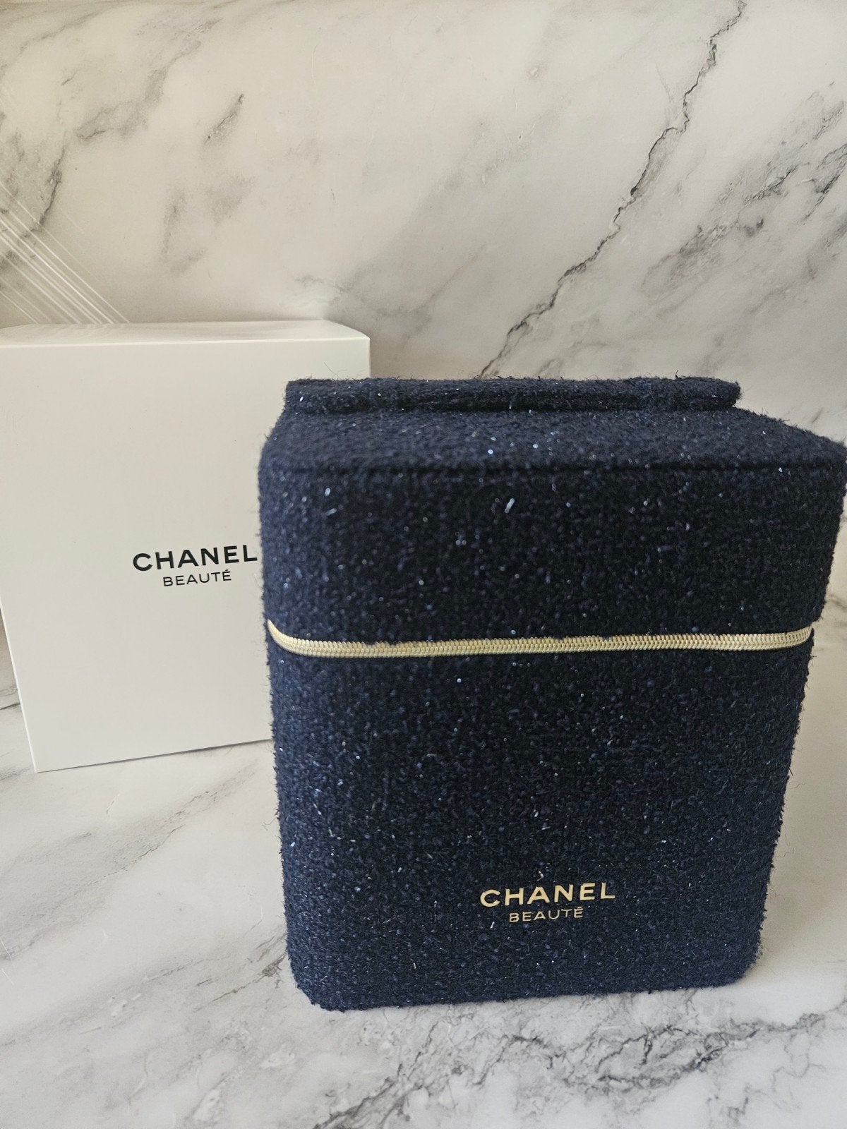 Chanel Beaute Make-up Tasje - Donkerblauw Tweed, Sieraden, Tassen en Uiterlijk, Ophalen of Verzenden, Zo goed als nieuw, Toebehoren
