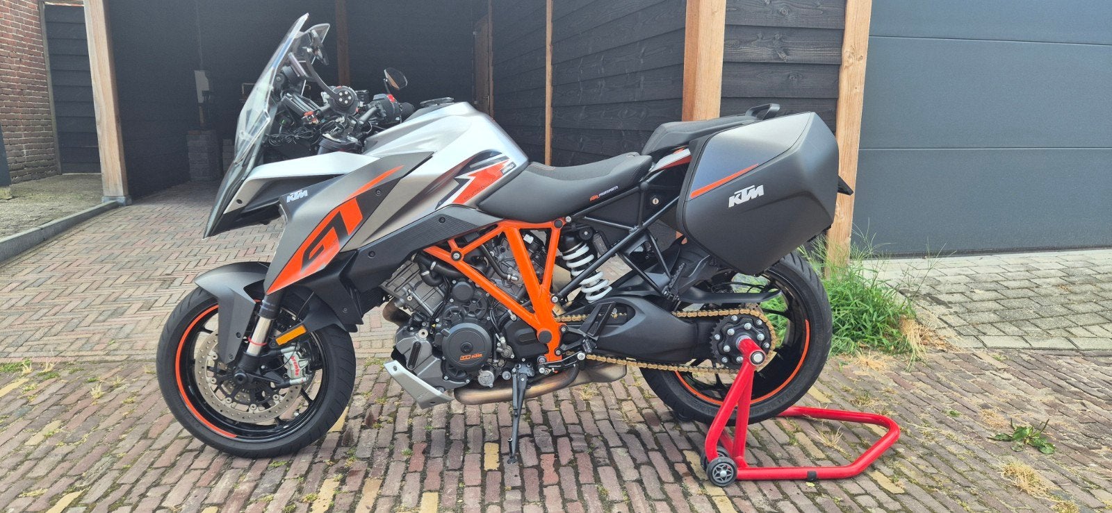 KTM 1290 Super Duke GT - Bouwjaar 2016, 2 cilinders, Motorrijbewijs A, Gebruikt, Particulier