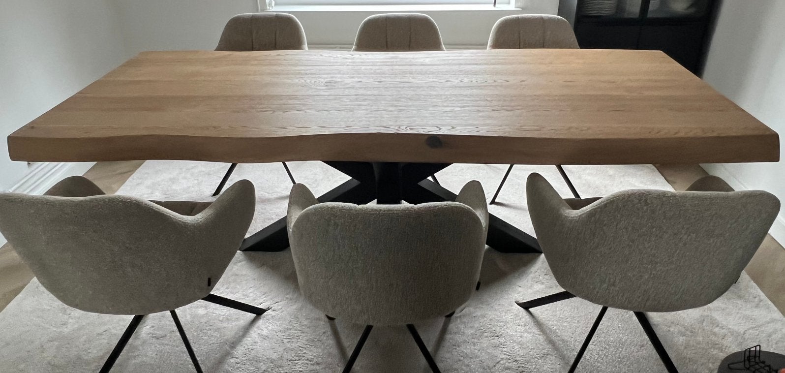 Boomstam eettafel  240 cm breed met spin poot massief eiken, Ophalen, 200 cm of meer, Zo goed als nieuw, Vijf personen of meer