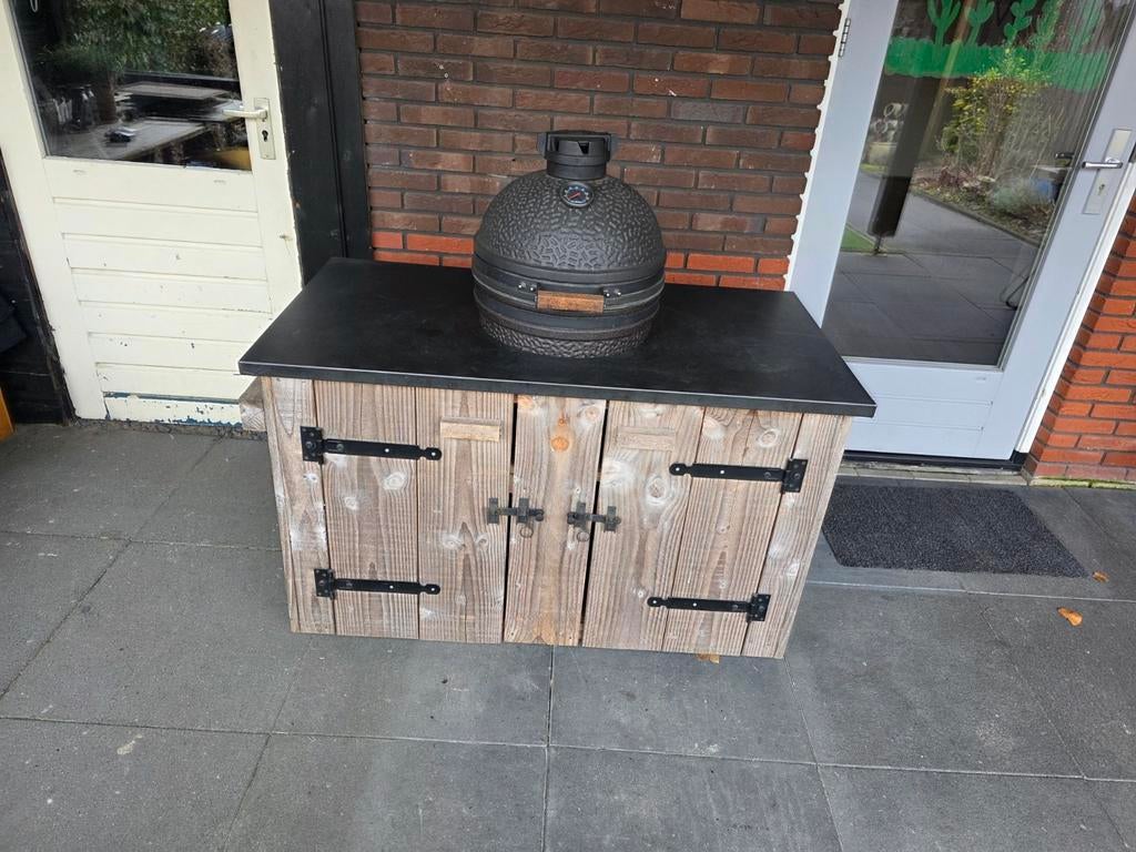The bastard compact met buiten keuken/ tafel kamado bbq, Ophalen, Houtskool, The Bastard, Vrijstaand
