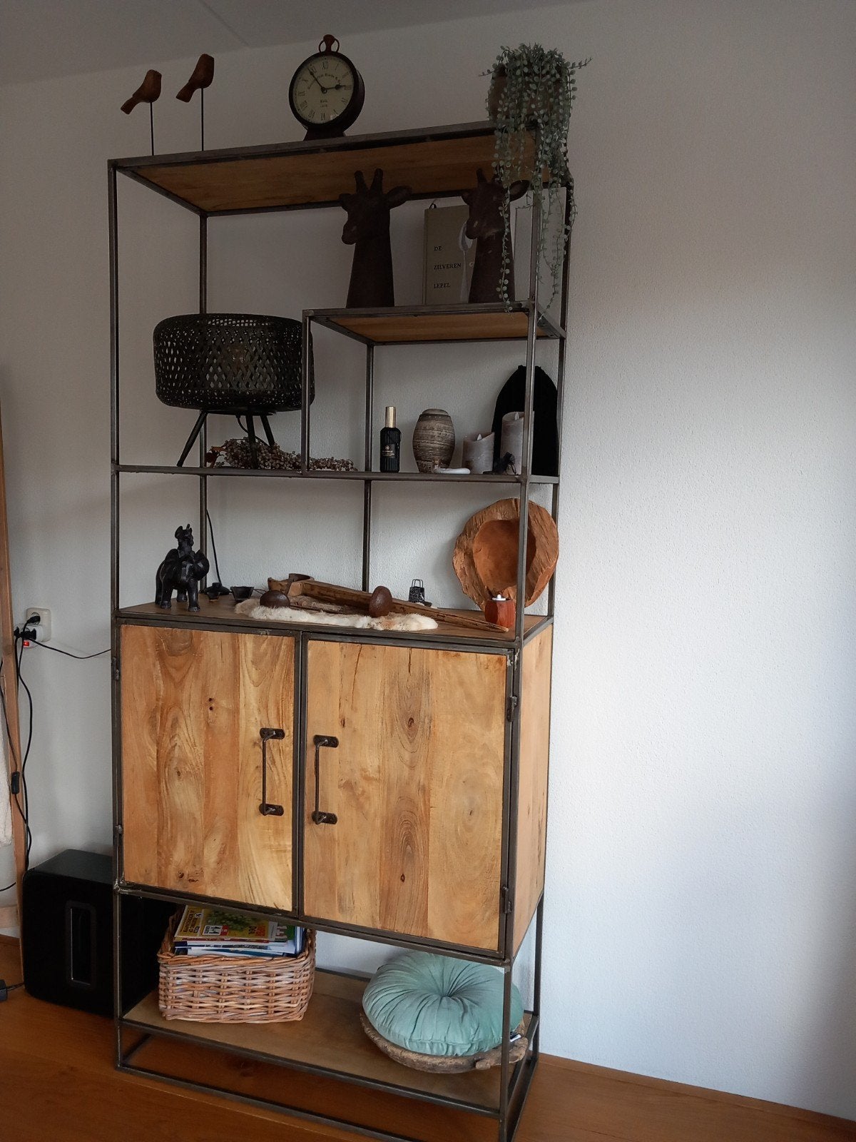 mango houten kast, Ophalen, 200 cm of meer, Zo goed als nieuw, Minder dan 150 cm