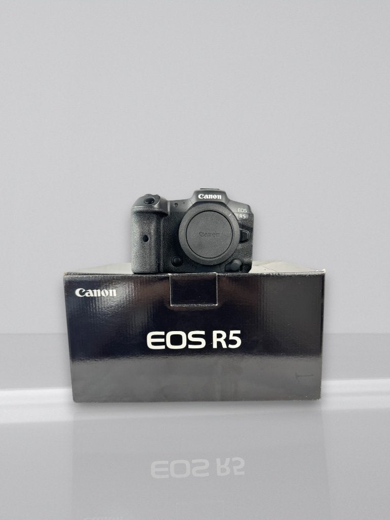 Canon EOS R5 body (nieuwstaat + weinig clicks +garantie)